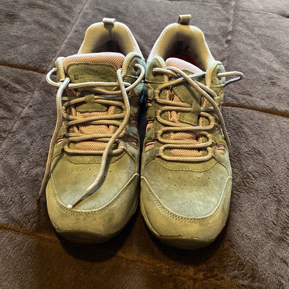 Mountain hiking, water proof, iso grip Technology,light weight - Picture 3 of 5